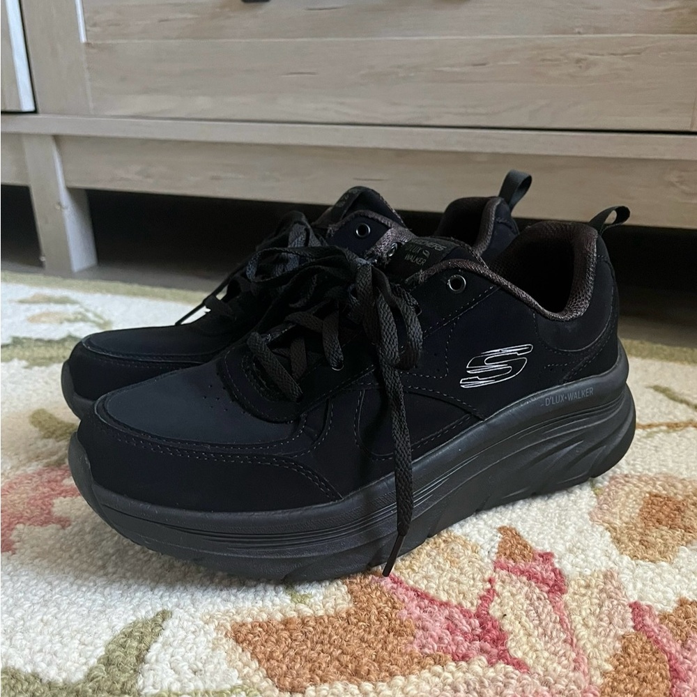 Skechers Relaxed Fit D'Lux Walker Pure Pleasure Athletic Walking Sneakers Black